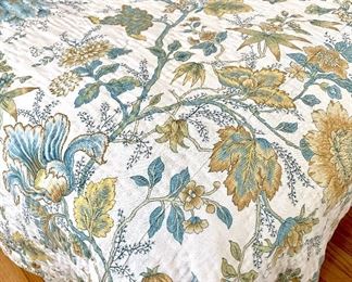 $80 Pottery Barn queen size quilt. Included are two matching pillowcases with pillows, two white pillowcases with pillows, flat sheet, fitted sheet, blanket and skirt.