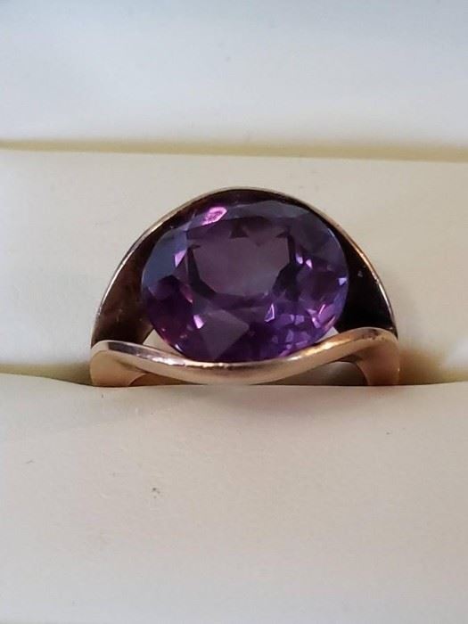 14k And Topaz Ladies Ring