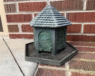 #1305C resin pagoda bird feeder $22