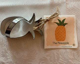 #1322C pineapple cookie cutter by Ann Clark with Kahlúa recipes - never used $5