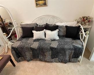 day bed with trundle