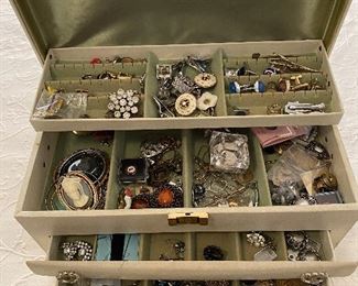 Vintage jewelry box full of vintage jewelry!