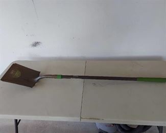 Square Shovel with Fiberglass Handle