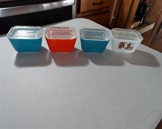 (4) Pyrex Refrigerator Dishes