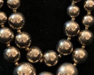 505 Graduated Bead Necklace