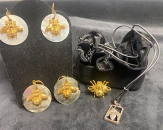 042 Bee Jewelry