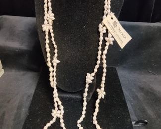 0582 Hawaiian Shell Necklaces
