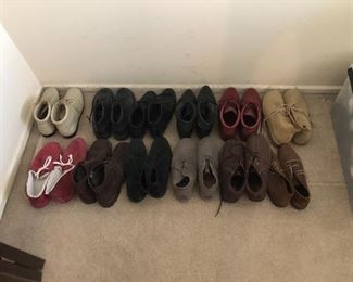 Assorted shoes. Most size 10. 