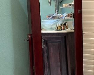 Mirrored jewelry keeper