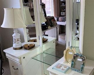 White mirrored vanity