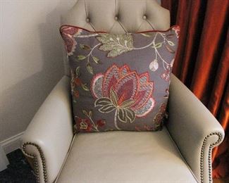 Gorgeous pair of throw pillows