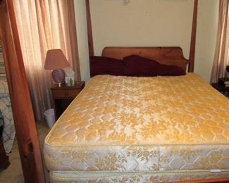 Queen Size Poster Bed