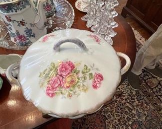 BEAUTIFUL EARLY PORCELAIN PIECES.