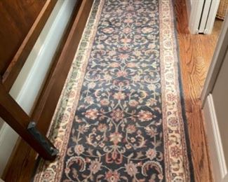 NICE RUNNER IN BACK HALLWAY