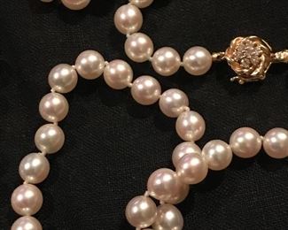Gorgeous Mikimoto large pearl stand with diamond clasp in 14KT gold