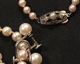 Mimi too graduated pearl strand with 14KT white gold clasp with matching earrings.