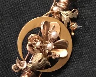 Victorian gold brooch with pearls 