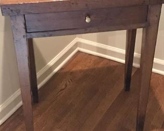 Very old English kitchen stand from the late 1700s in walnut.
Peg construction 