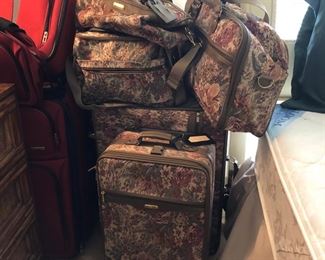 Another set of New Luggae