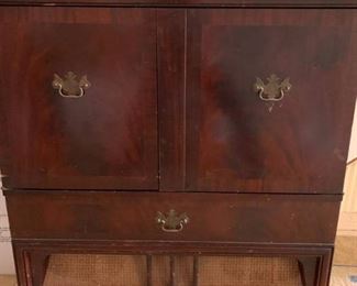 Antique Philco Cabinet Radio