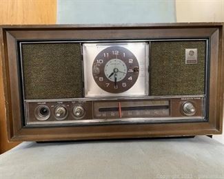 Vintage General Electric Radio