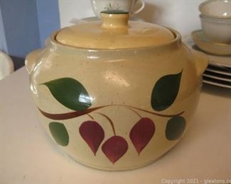 Watt Ovenware 76 Pottery Lidded Bean Pot