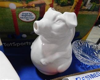 Pig pitcher