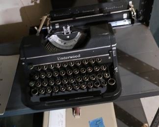 vintage underwood typewriter