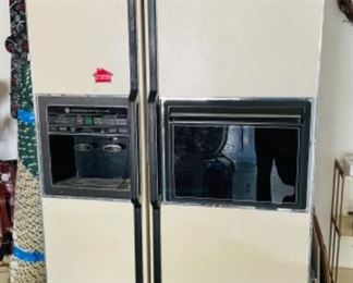 Side by side refrigerator