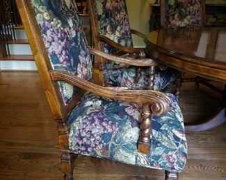 Theodore Alexander 90" Round Table w/ 8 Sam Moore  Chairs $3000