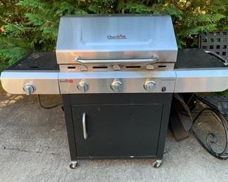 Char-Broil Gas Grill with Cover 