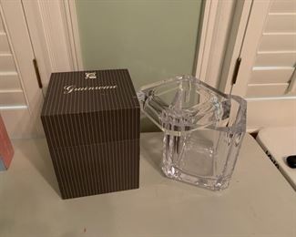 Grainware Lucite/Acrylic Ice Bucket with Swivel Top in Original Box