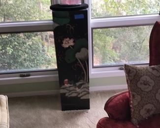 Oriental style pedestal 