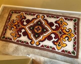 Hand hook latched rug