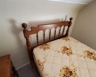 Kling Colonial twin bed with head, foot & frame / choice of 2