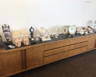 Tobocman deigned side board / buffet
Magnificent matches dining table