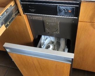 Original early ‘80’s appliances like new condition 