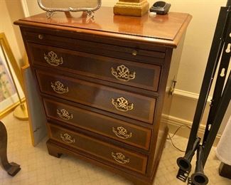 Lot # 112 - $250- Pair of Hickory Furniture nightstands . Each is 23-1/2”w x 29-1/2”h x 15-1/2”d