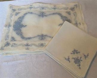 Lot#508  $150-12 placemats (19"x13"), 12 napkins white and blue 