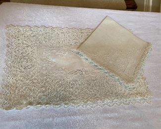 Lot#520 $45- 4 placemats, lace paired with 6 similar napkins