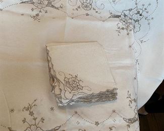 Lot#523 $80 Tablecloth 66"x96" with 12 napkins 16"square
