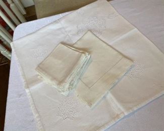 Lot#537 $25-2 tablecloths 40"sq and 36"sq. and 15 napkins