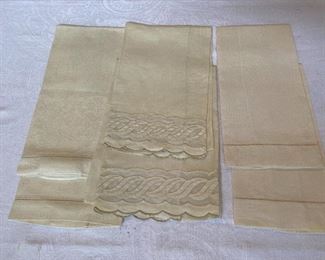 Lot#540 $16 -6 small hand towels