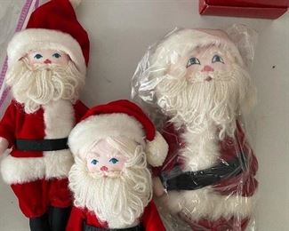 Lot#833 $25- lot of 3 cloth Santas, yarn beards