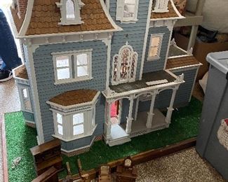 Lot#844 $150-Large doll house with furniture