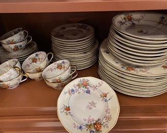 Lot#410 $176-Haviland Limoges "Jewel" 8 dinner, 8 salad, 8 bread and butter, 9 coupe soups, 8 cups and saucers