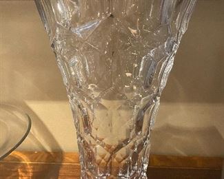Lot#903 $125-Tall honeycomb vase 14"H-mouth 9"x5-1/2"
