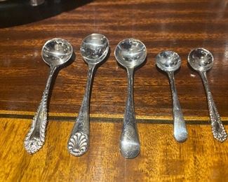 Lot#906 $50-lot of 5 silver salt spoons