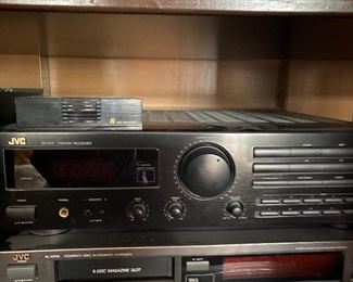 Lot#912 $75 JVC  receiver and compact disc 6 disc player