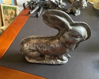 Lot#182 $12-repro metal bunny mold
